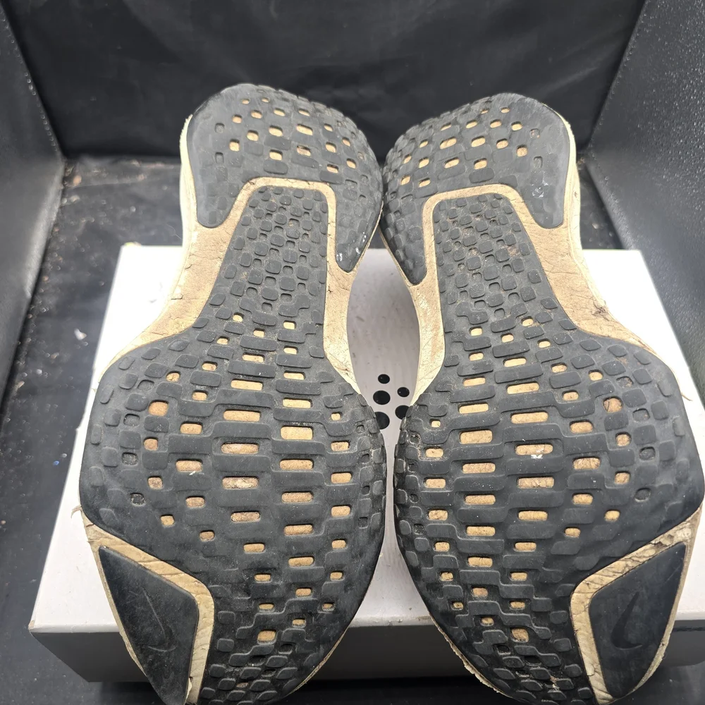 Nike cream sneakers